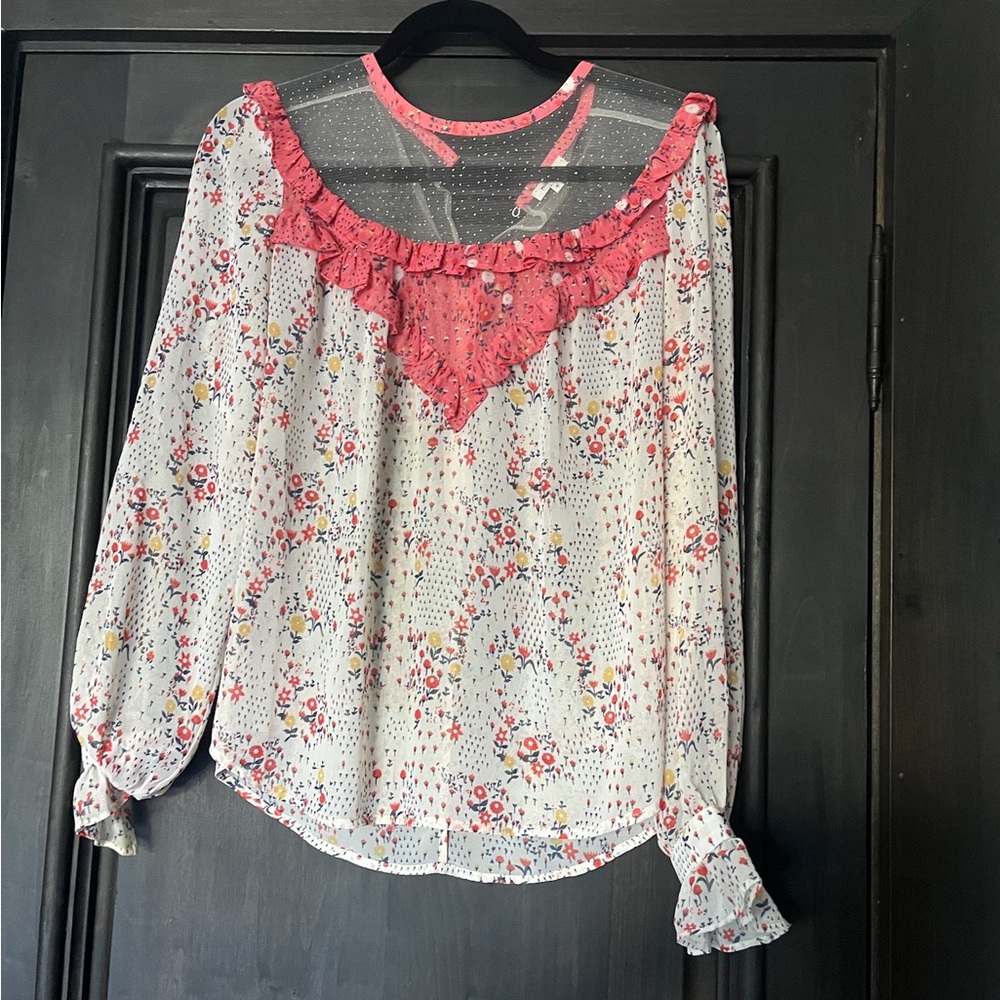 Chic Floral Blouse with Pink Lace Detail